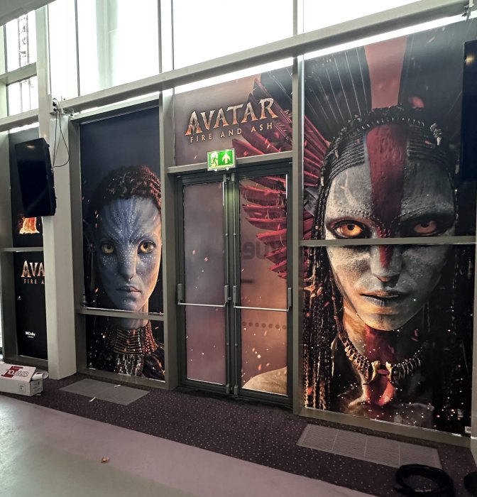Full-color-stickers-voor-premiere-Avatar-Disney-door-RDG-reclame-Amsterdam