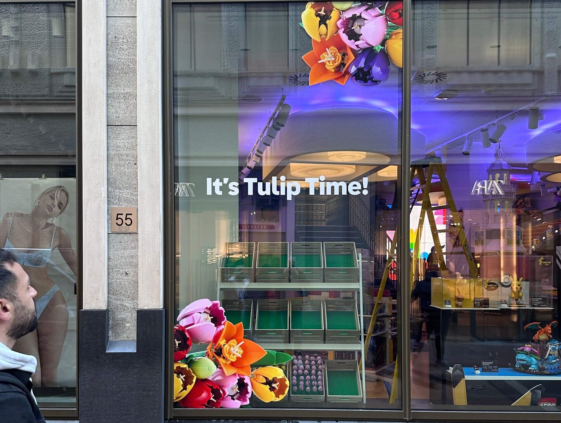 Raam stickers Lego Store Amsterdam door RDG reclame & beletteren